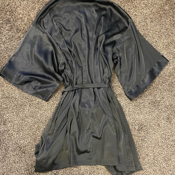 Victoria’s Secret M/L Grey Satin Robe. Very silky and luxurious - Picture 3 of 3